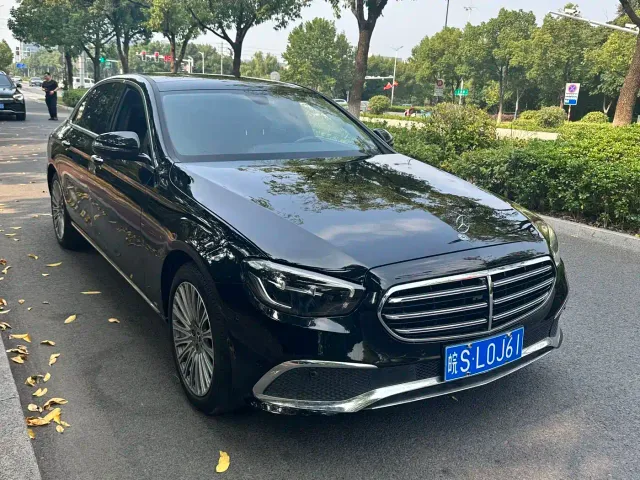 Mercedes-Benz E-Class — Фото автомобиля 3