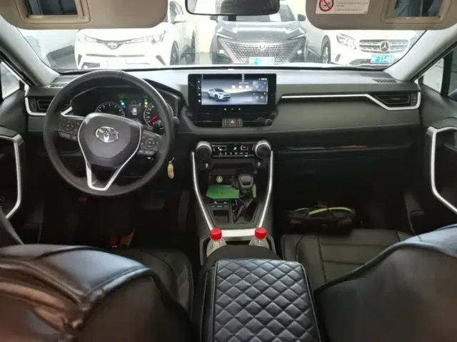 Toyota RAV4 — Фото автомобиля 9