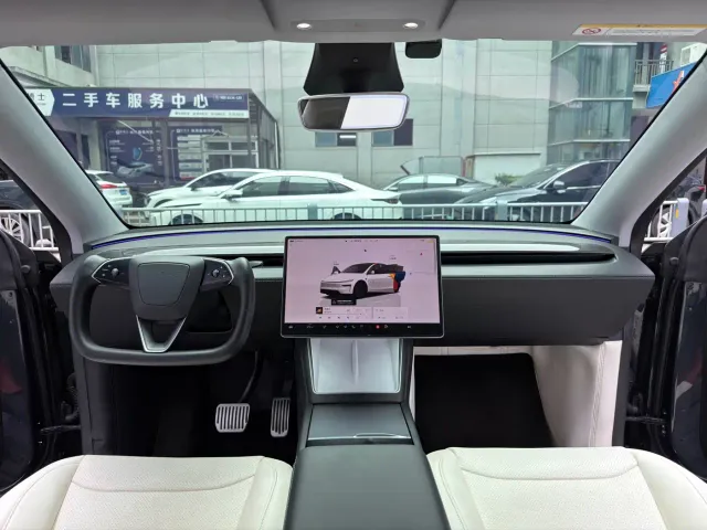 Tesla Model Y — Фото автомобиля 10