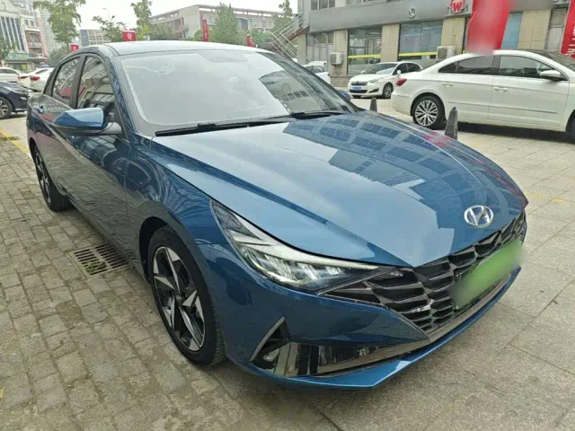 Hyundai Elantra — Фото автомобиля 3
