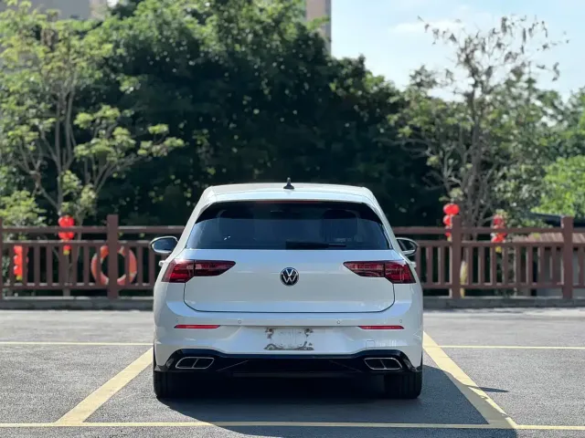 Volkswagen Golf — Фото автомобиля 13