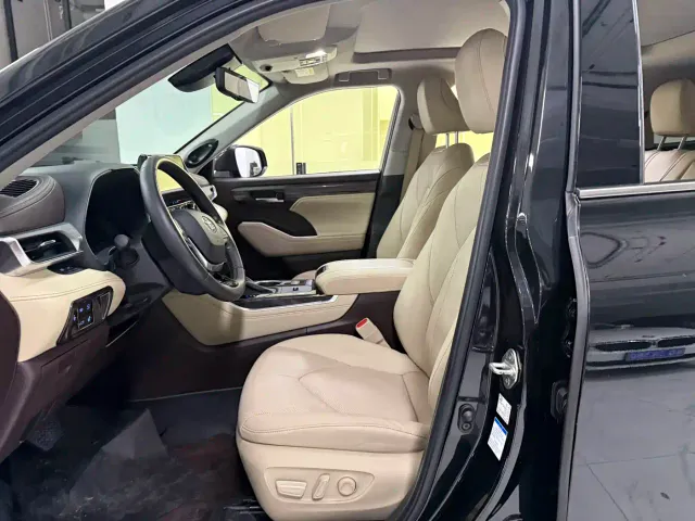 Toyota Highlander — Фото автомобиля 10