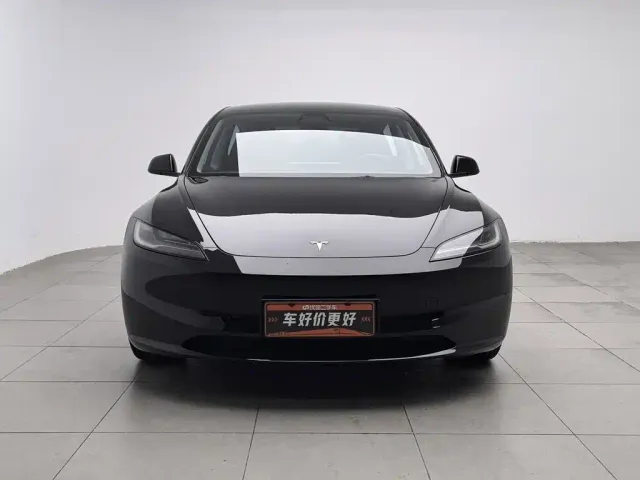 Tesla Model 3 — Фото автомобиля 3
