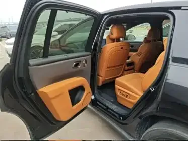 Li Auto i8 — Фото автомобиля 3