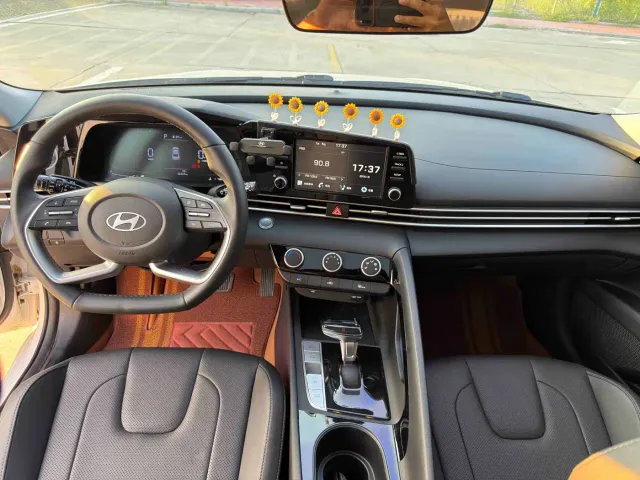 Hyundai Elantra — Фото автомобиля 8