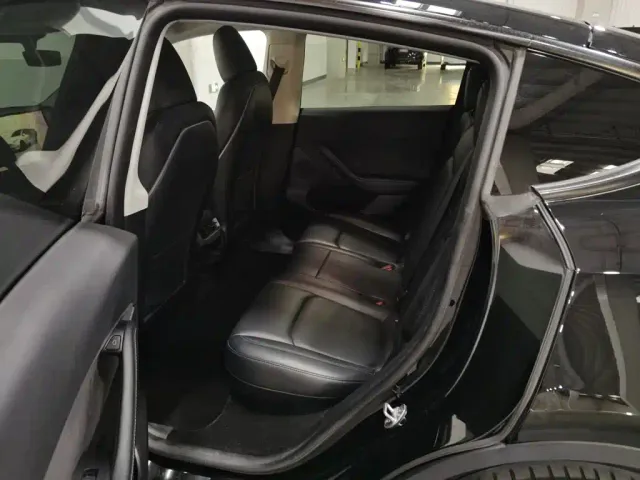 Tesla Model Y — Фото автомобиля 15