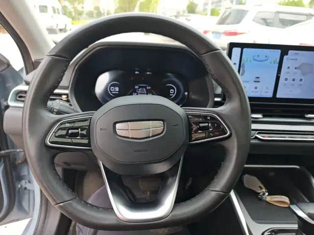 Geely Emgrand — Фото автомобиля 10
