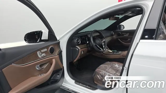 Mercedes-Benz E-Class — Фото автомобиля 10
