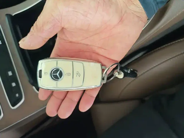 Mercedes-Benz E-Class — Фото автомобиля 8