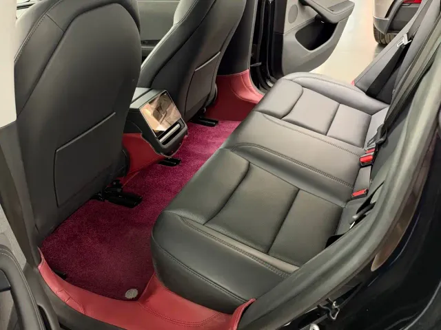 Tesla Model 3 — Фото автомобиля 7