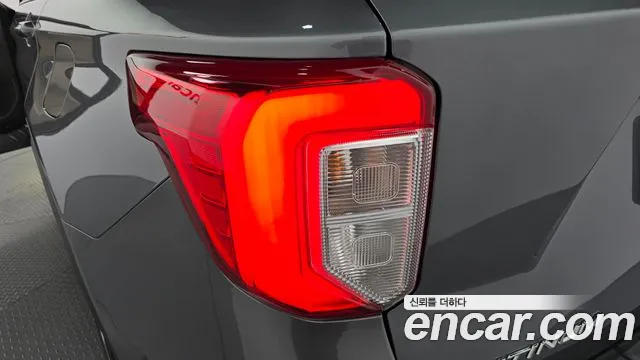 Ford Explorer Explorer 6 поколение 3.0 Platinum 4WD — Фото автомобиля 22