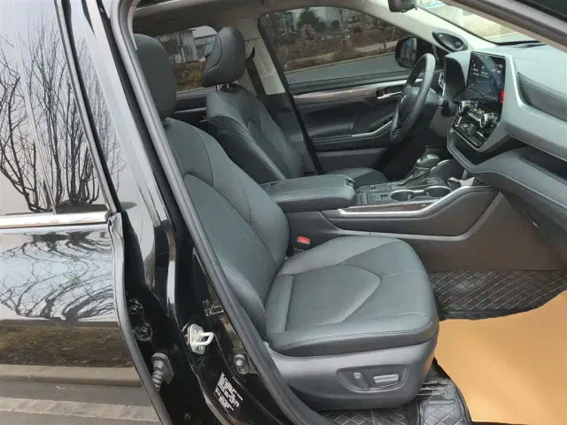 Toyota Highlander — Фото автомобиля 19