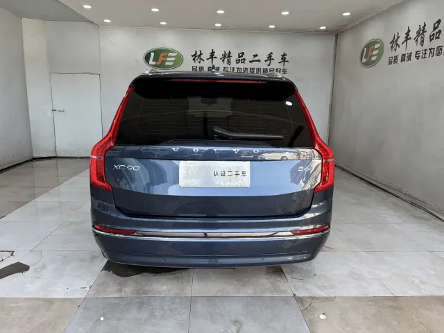 Volvo XC90 — Фото автомобиля 6