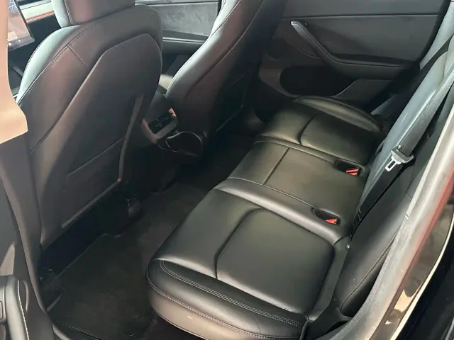 Tesla Model Y — Фото автомобиля 10