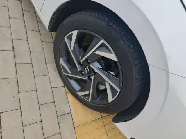Hyundai Elantra — Фото автомобиля 24
