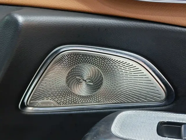 Mercedes-Benz E-Class — Фото автомобиля 17