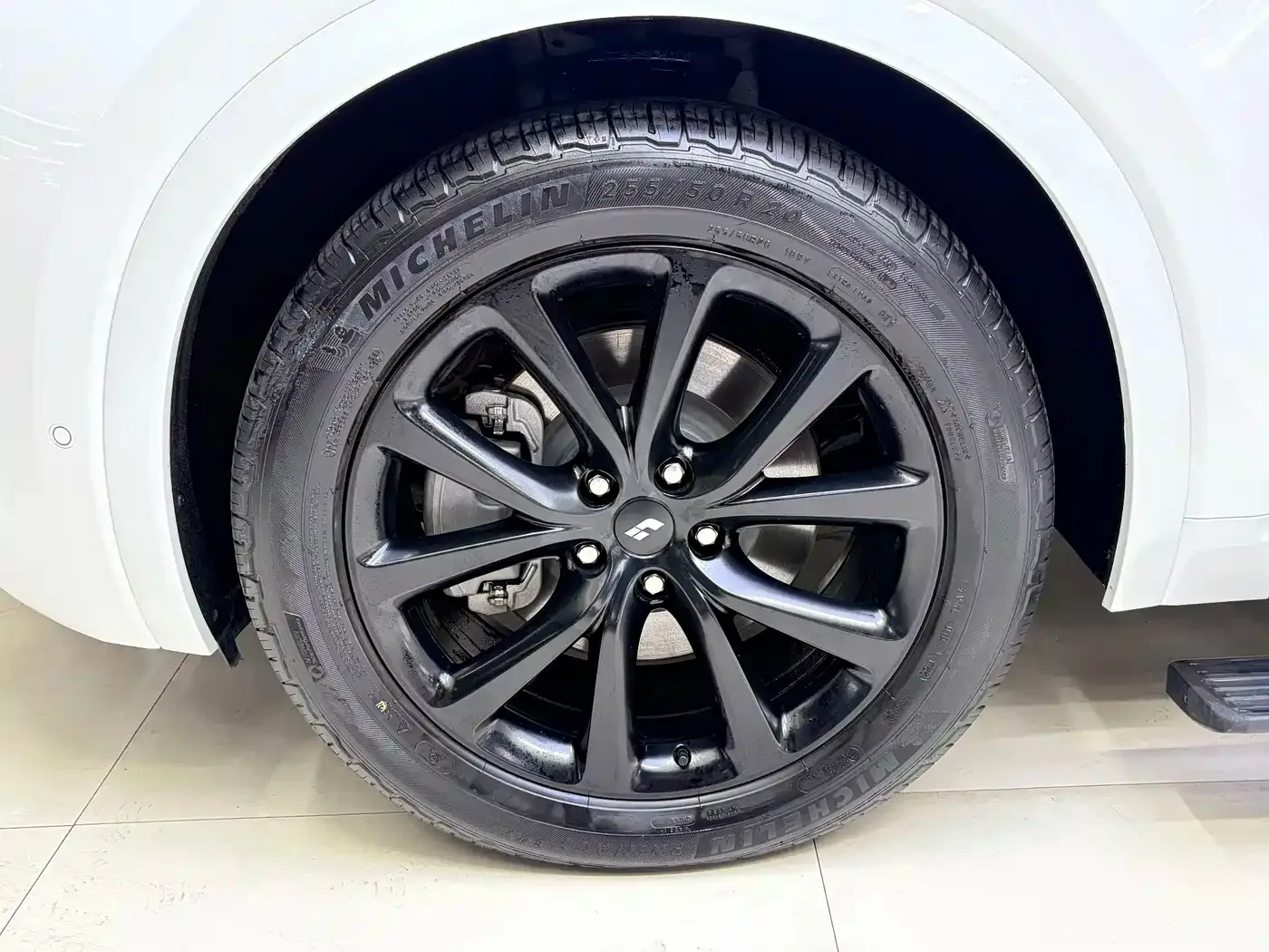 Li Auto Li ONE 2021 Extended Range 6-Seater — Фото автомобиля 4