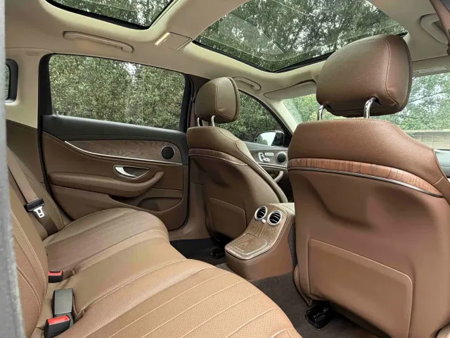 Mercedes-Benz E-Class — Фото автомобиля 11