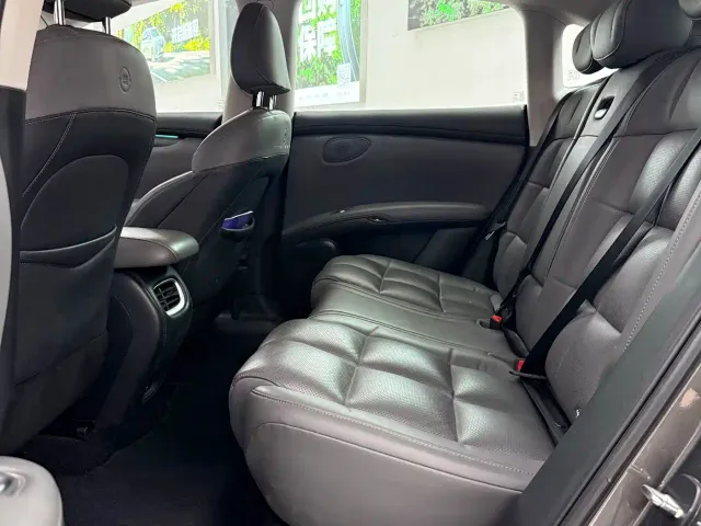 IM Motors LS6 — Фото автомобиля 4