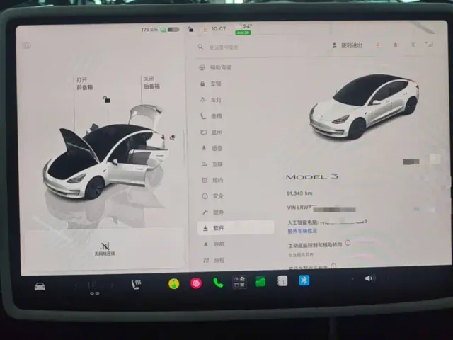Tesla Model 3 — Фото автомобиля 11