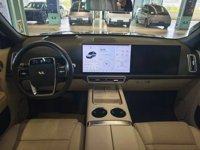 Li Auto L8 — Фото автомобиля 8