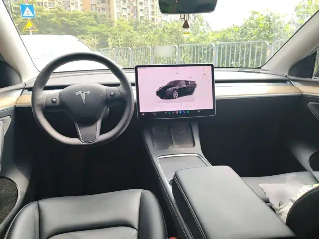 Tesla Model Y — Фото автомобиля 12