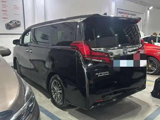 Toyota Alphard — Фото автомобиля 2
