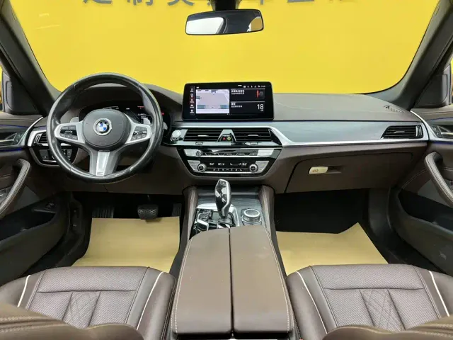 BMW 5 Series — Фото автомобиля 15