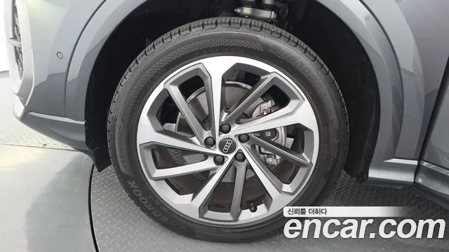 Audi Q5 40 TFSI quattro S Line — Фото автомобиля 5