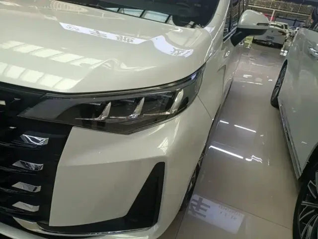 GAC Trumpchi M6 — Фото автомобиля 23