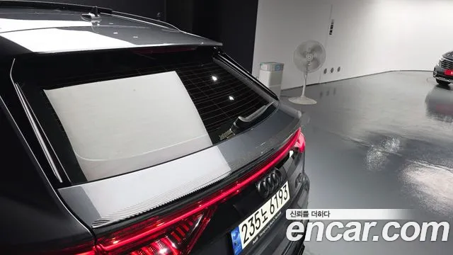Audi Q8 55 TFSI quattro Premium — Фото автомобиля 28