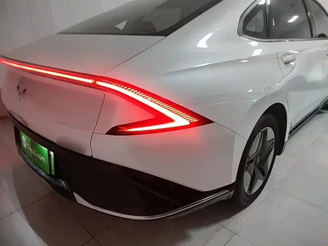 Wuling E5 — Фото автомобиля 7