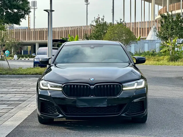 BMW 5 Series — Фото автомобиля 2
