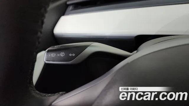 Tesla Model Y — Фото автомобиля 27