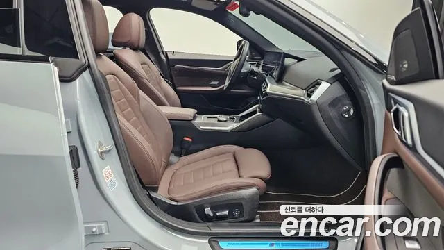 BMW i4 — Фото автомобиля 24