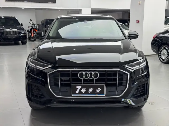 Audi Q8 — Фото автомобиля 2