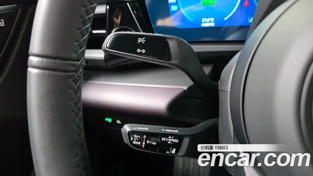 Porsche Macan Electric — Фото автомобиля 24