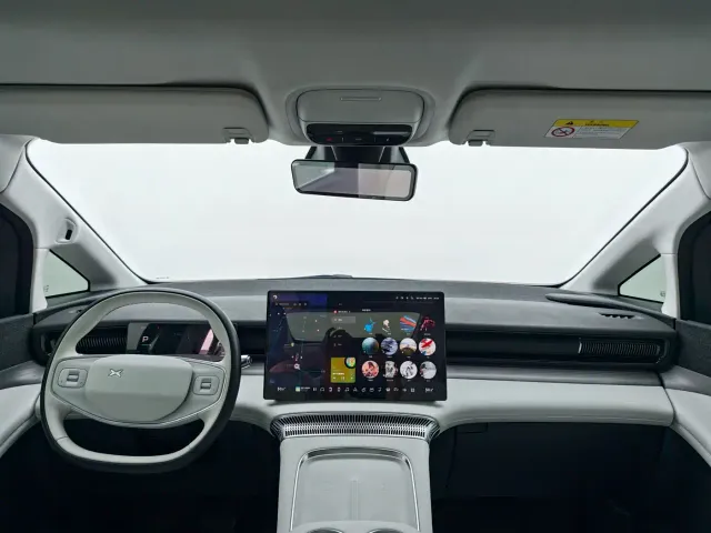 Xpeng X9 — Фото автомобиля 3