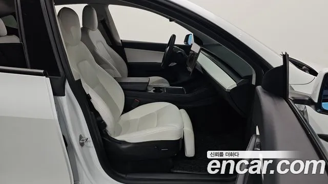 Tesla Model Y — Фото автомобиля 22