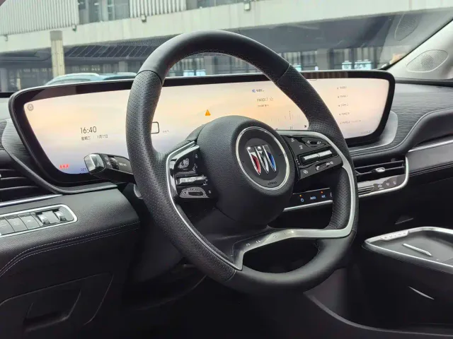 Buick LaCrosse — Фото автомобиля 11