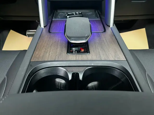 Land Rover Discovery Sport — Фото автомобиля 9