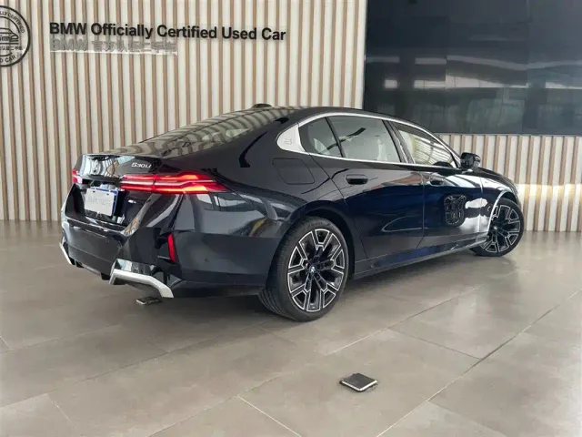 Фотография автомобиля — BMW 5 Series