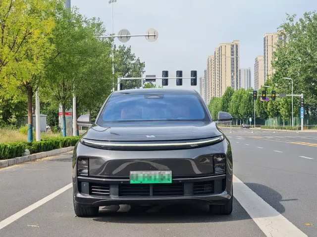 Li Auto L7 — Фото автомобиля 2