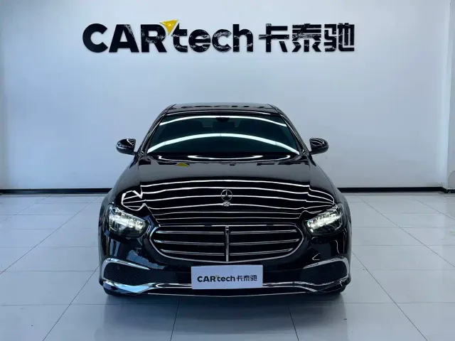 Mercedes-Benz E-Class — Фото автомобиля 2