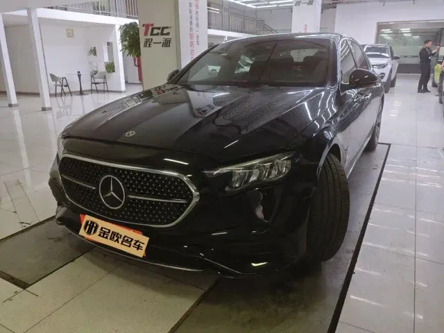 Фотография автомобиля — Mercedes-Benz E-Class