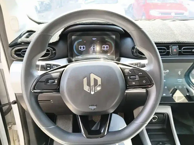 Leapmotor T03 — Фото автомобиля 10