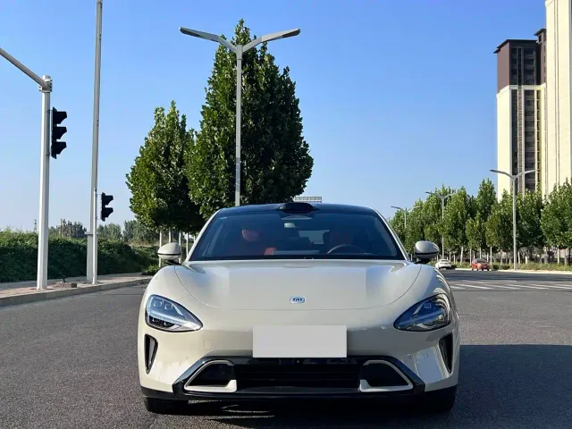 Xiaomi SU7 — Фото автомобиля 2