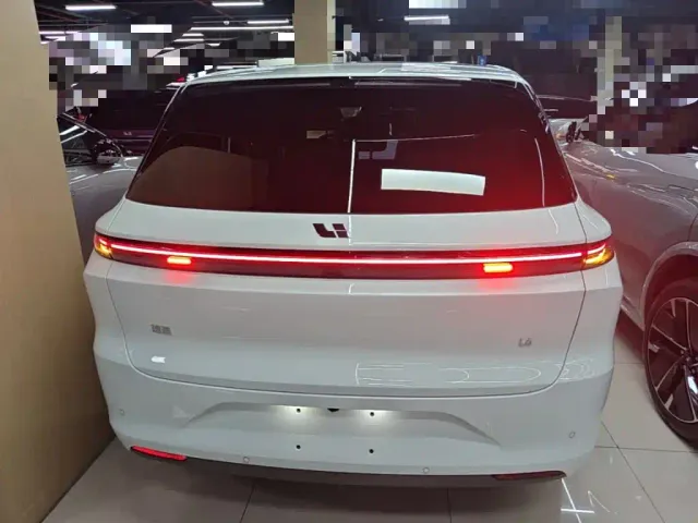 Li Auto L6 — Фото автомобиля 5