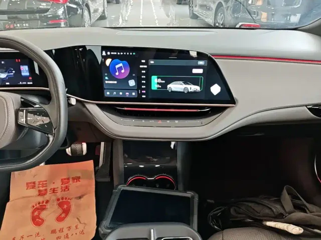 Hongqi EH7 — Фото автомобиля 12