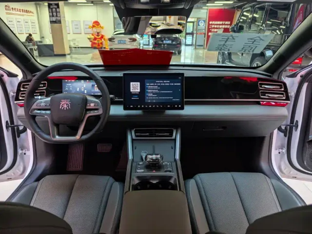 BYD Qin L — Фото автомобиля 10
